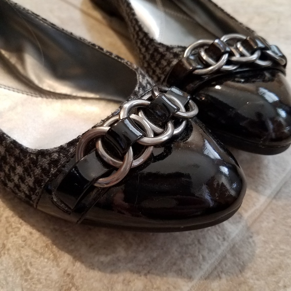 Houndstooth grey/black patent leather Adair flats